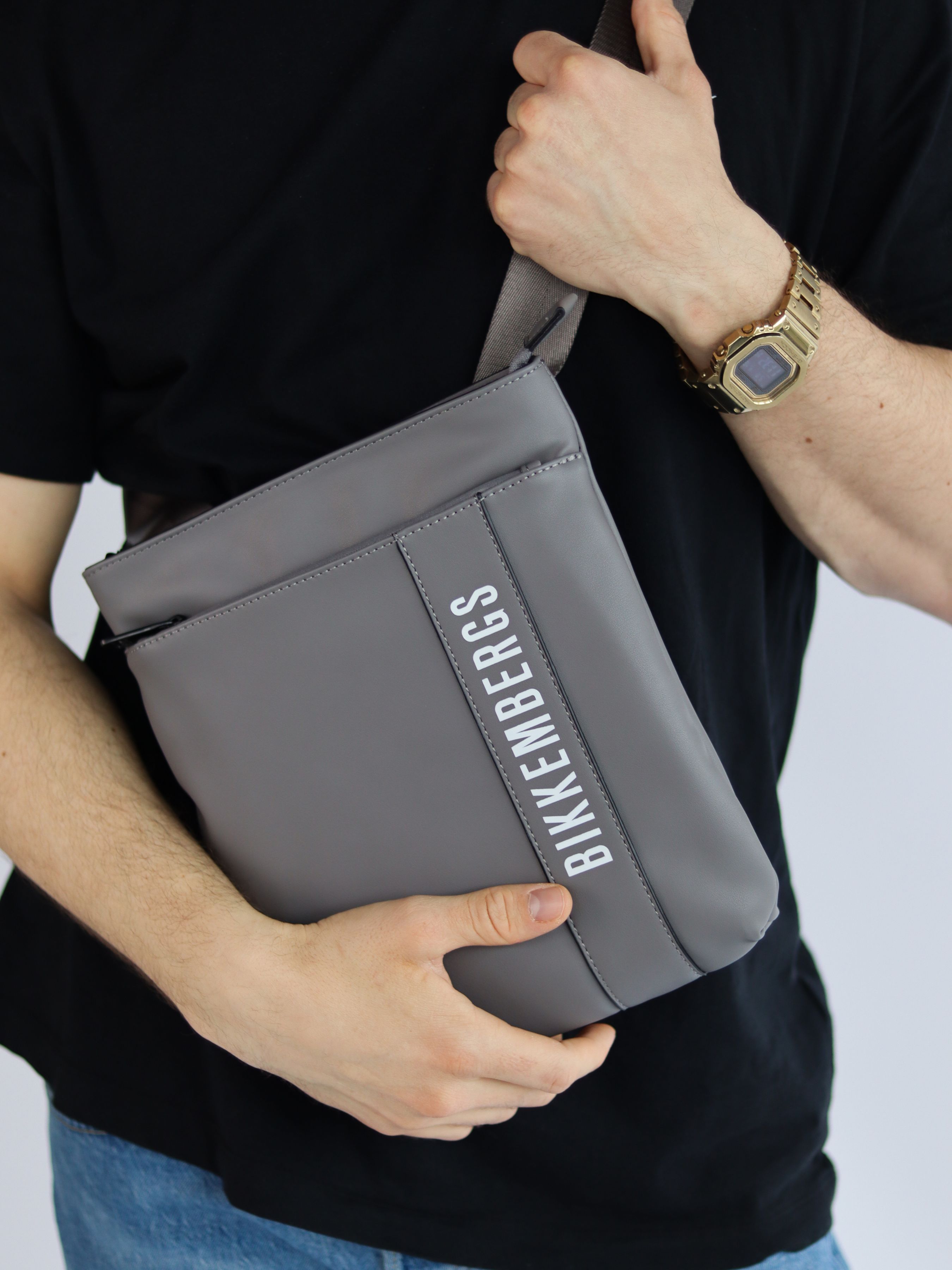

Bikkembergs Крос-боді (1159) Чоловіче, колір - Сірий, матеріал - поліестер