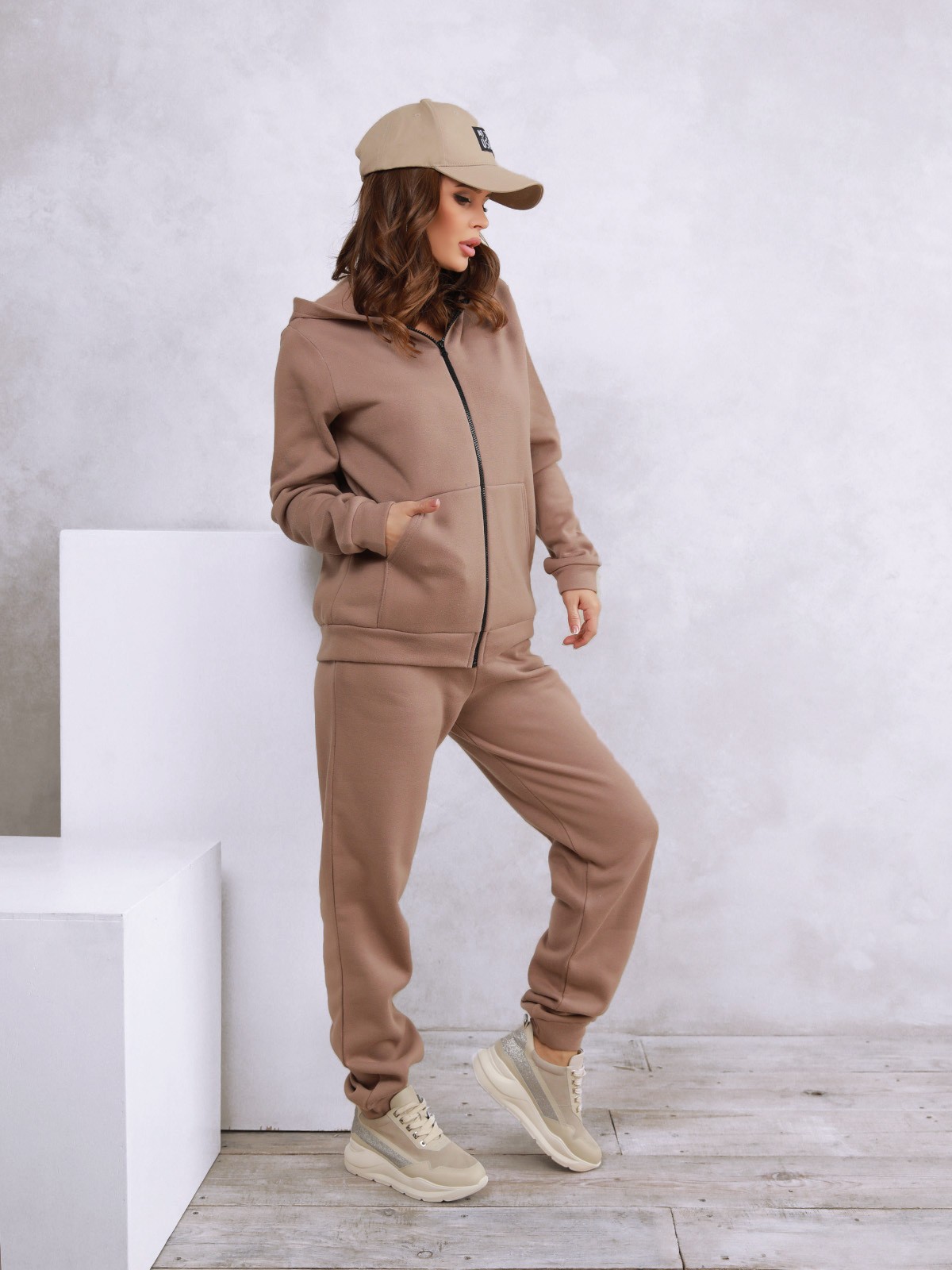 

ISSA Plus Спортивный костюм (12296B_beige) Женское, цвет - Бежевый, материал - Без подкладки