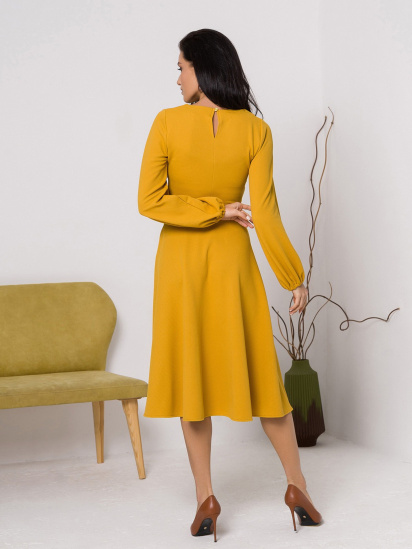 Сукня міді ISSA Plus модель 12423_mustard — фото 3 - INTERTOP