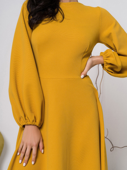 Платье миди ISSA Plus модель 12423_mustard — фото 4 - INTERTOP