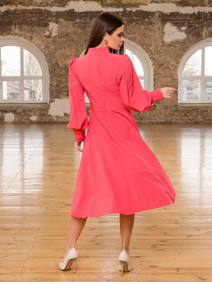 Платье миди ISSA Plus модель 13126_коралловый — фото 3 - INTERTOP