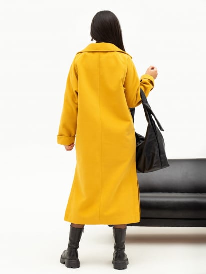 Пальто ISSA Plus модель 13713_mustard — фото 3 - INTERTOP