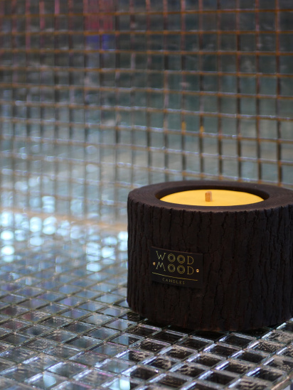 WOOD MOOD ­Широкая черная свеча в дереве модель 1882100000 — фото 3 - INTERTOP