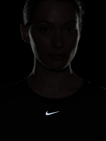 Футболка спортивная NIKE Nike One Classic Df Ss Top модель FN2798-010 — фото 5 - INTERTOP