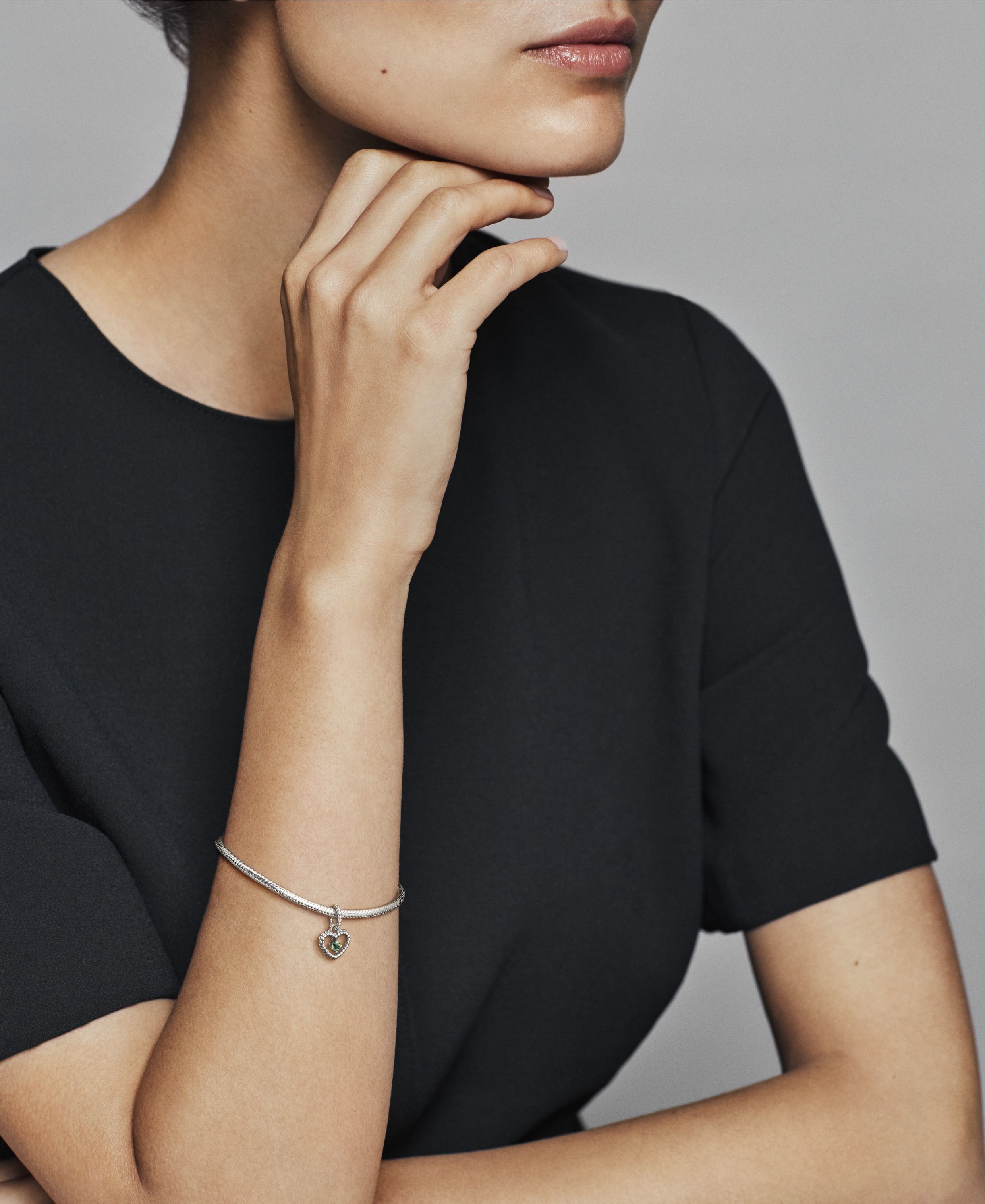 

Украшения и часы PANDORA модель 798854C10