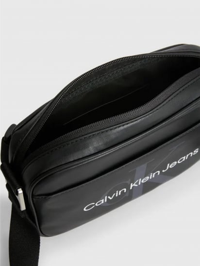 Мессенджер Calvin Klein Monogram Soft Camera Bag22 модель K50K510396-BDS — фото - INTERTOP