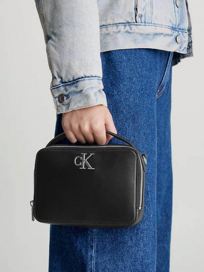 Крос-боді Calvin Klein Minimal Monogram Camera Bag18 T модель K60K611222-BDS — фото 4 - INTERTOP