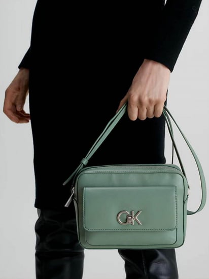 Крос-боді Calvin Klein Re-Lock Camera Bag W/Flap модель K60K611083-LKG — фото 4 - INTERTOP