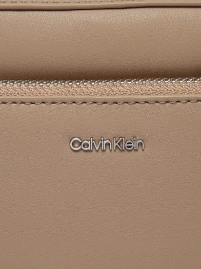 Кросс-боди Calvin Klein Ck Must Camera Bag W/Pck модель K60K608410-PFA — фото 4 - INTERTOP