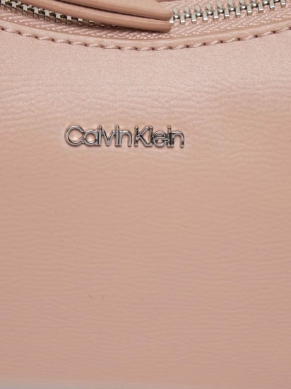 Кросс-боди Calvin Klein Ck Must Soft Crossbody Bag Pearl модель K60K611916-PE1 — фото 4 - INTERTOP