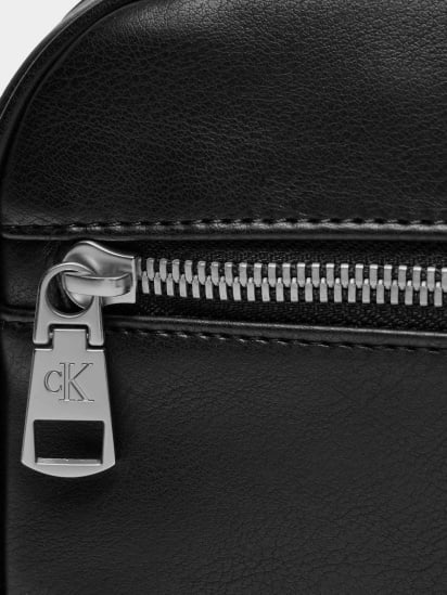 Крос-боді Calvin Klein Ultralight Sq Camera Bag18 Pu модель K50K511788-BEH — фото 4 - INTERTOP