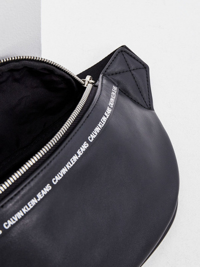 Поясная сумка Calvin Klein Jeans модель K50K507210_BDS — фото 3 - INTERTOP