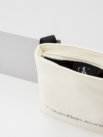 Кросс-боди Calvin Klein Jeans Monogram Soft Flatpack S модель K50K508202_YAS — фото 4 - INTERTOP