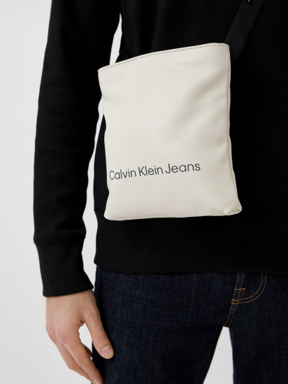 Кросс-боди Calvin Klein Jeans Monogram Soft Flatpack S модель K50K508202_YAS — фото 6 - INTERTOP