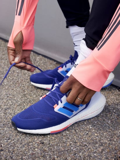 Кроссовки для бега Adidas Ultraboost 22 модель GX3061 — фото 6 - INTERTOP
