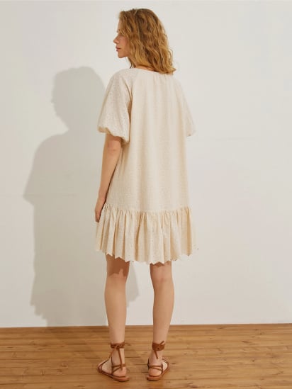 Платье мини Koton модель 3SAK80136EW050 — фото - INTERTOP