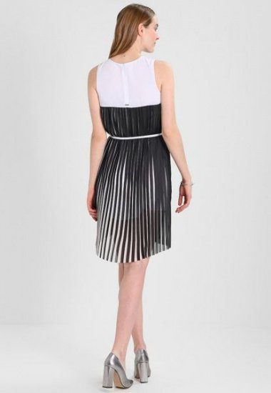 Сукні Armani Exchange WOMAN DRESS модель 3ZYA43-YNCGZ-0206 — фото 3 - INTERTOP