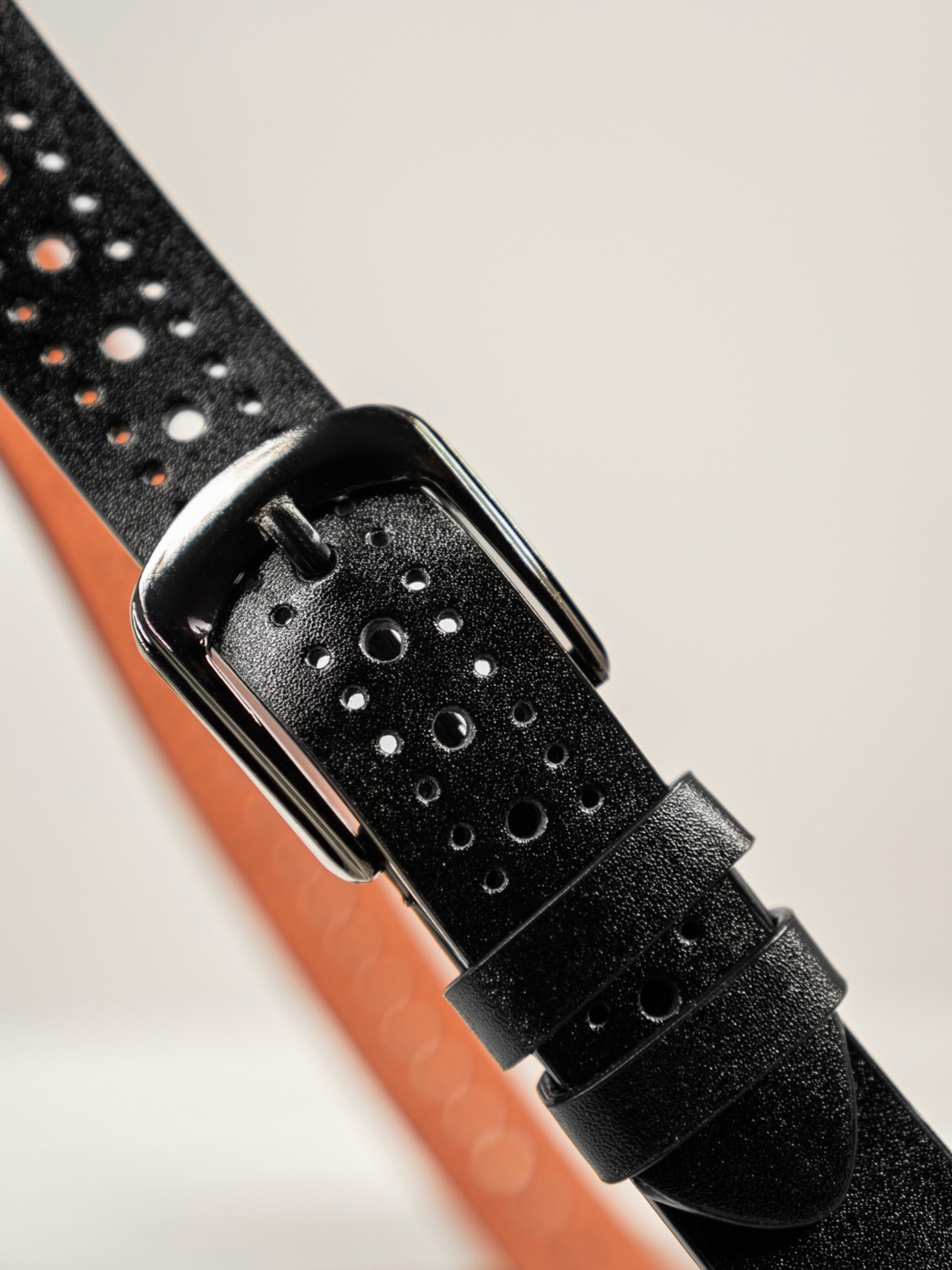 

ISSA Plus Ремені (R1-51_black) Жіноче, колір - Чорний, матеріал - поліестер