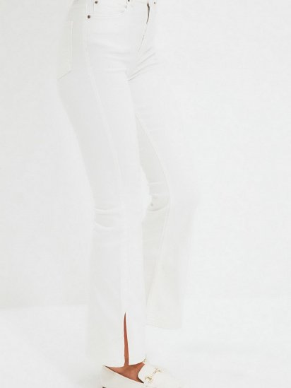 Расклешенные джинсы Trendyol Flare модель TWOAW22JE0145/Beyaz — фото 4 - INTERTOP