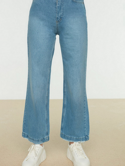 Широкие джинсы Trendyol Frayed Straight модель TCTSS22JE0044/Indigo — фото 5 - INTERTOP