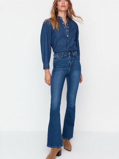 Расклешенные джинсы Trendyol модель TWOAW23JE00150/Mavi — фото 3 - INTERTOP