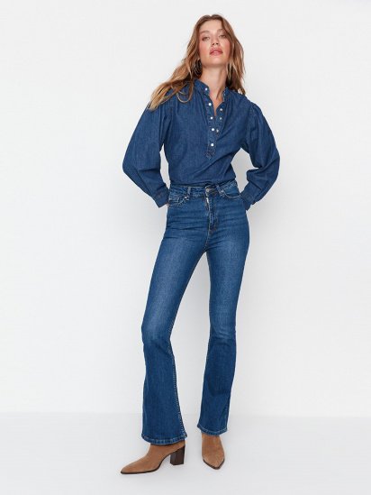Расклешенные джинсы Trendyol модель TWOAW23JE00150/Mavi — фото 4 - INTERTOP