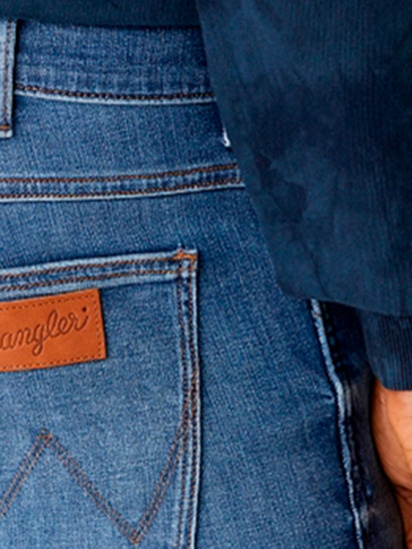 Зауженные джинсы Wrangler модель W18SQ148R_34 — фото 4 - INTERTOP
