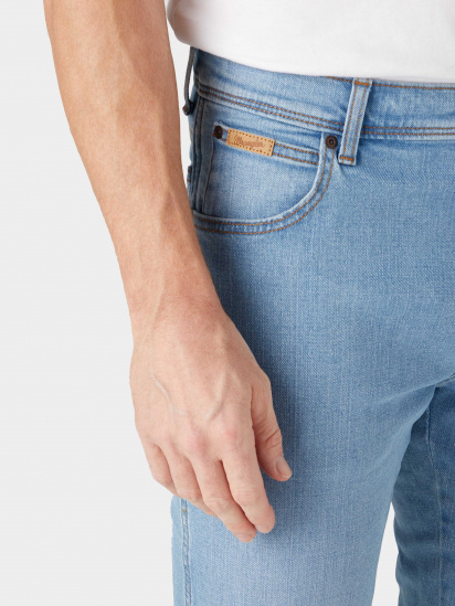 Прямые джинсы Wrangler модель W12SHN42N_32 — фото 4 - INTERTOP