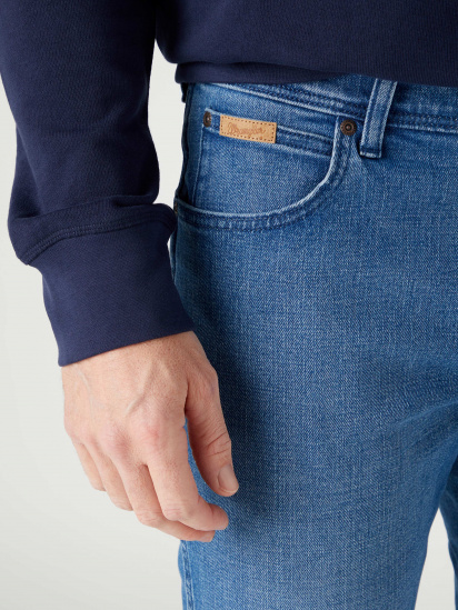 Прямые джинсы Wrangler модель W12SHN42N_34 — фото 4 - INTERTOP