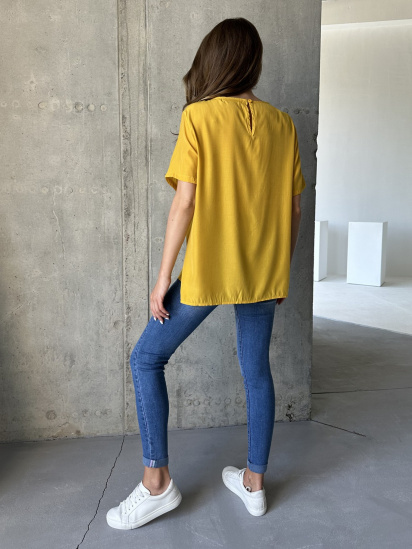 Блуза ISSA Plus модель WN20-493_mustard — фото 3 - INTERTOP