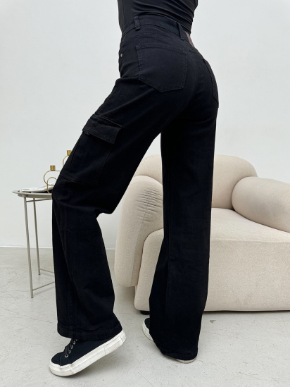 Расклешенные джинсы ISSA Plus модель WN20-591_черный — фото 3 - INTERTOP