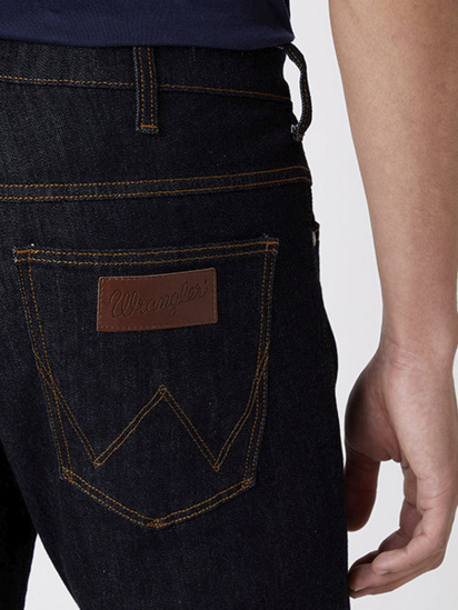 Зауженные джинсы Wrangler Larston Slim модель W18SP690A_32 — фото 3 - INTERTOP