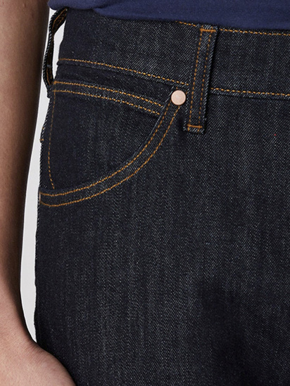 Зауженные джинсы Wrangler Larston Slim модель W18SP690A_32 — фото 4 - INTERTOP