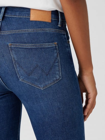 Прямые джинсы Wrangler Slim Authentic Love модель W26LZM23Z32_32 — фото 4 - INTERTOP