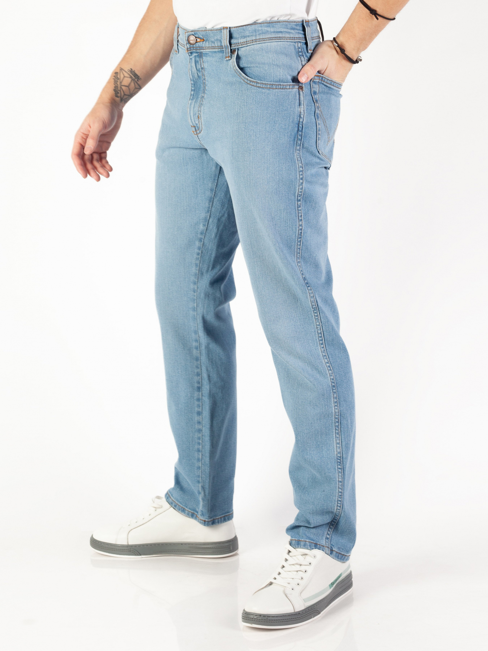 Зауженные джинсы Wrangler Texas Slim W12SHN42N_32 для мужчин, цвет: Голубой  - купить в Киеве, Украине в магазине Intertop: цена, фото, отзывы