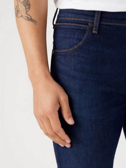 Зауженные джинсы Wrangler Larston модель 112341469 — фото 4 - INTERTOP