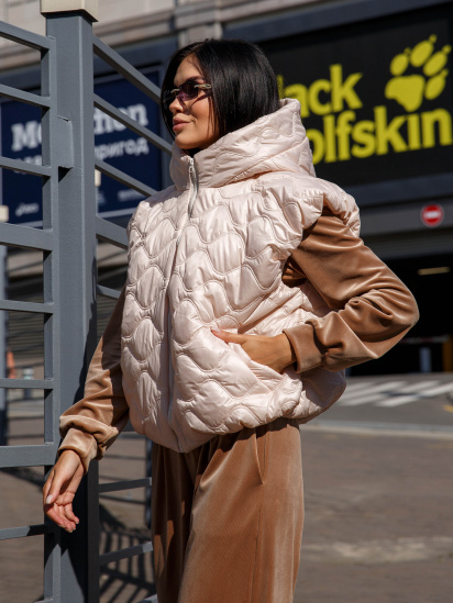 Жилет с утеплителем Jadone Fashion модель Zhylet_Lifa_bej — фото 4 - INTERTOP